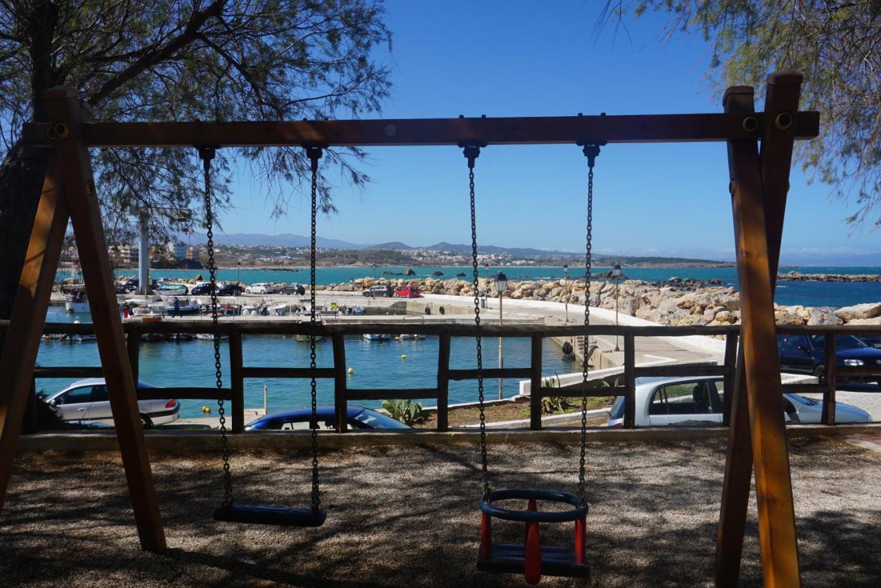Seas The View Apartment Chania  Bagian luar foto